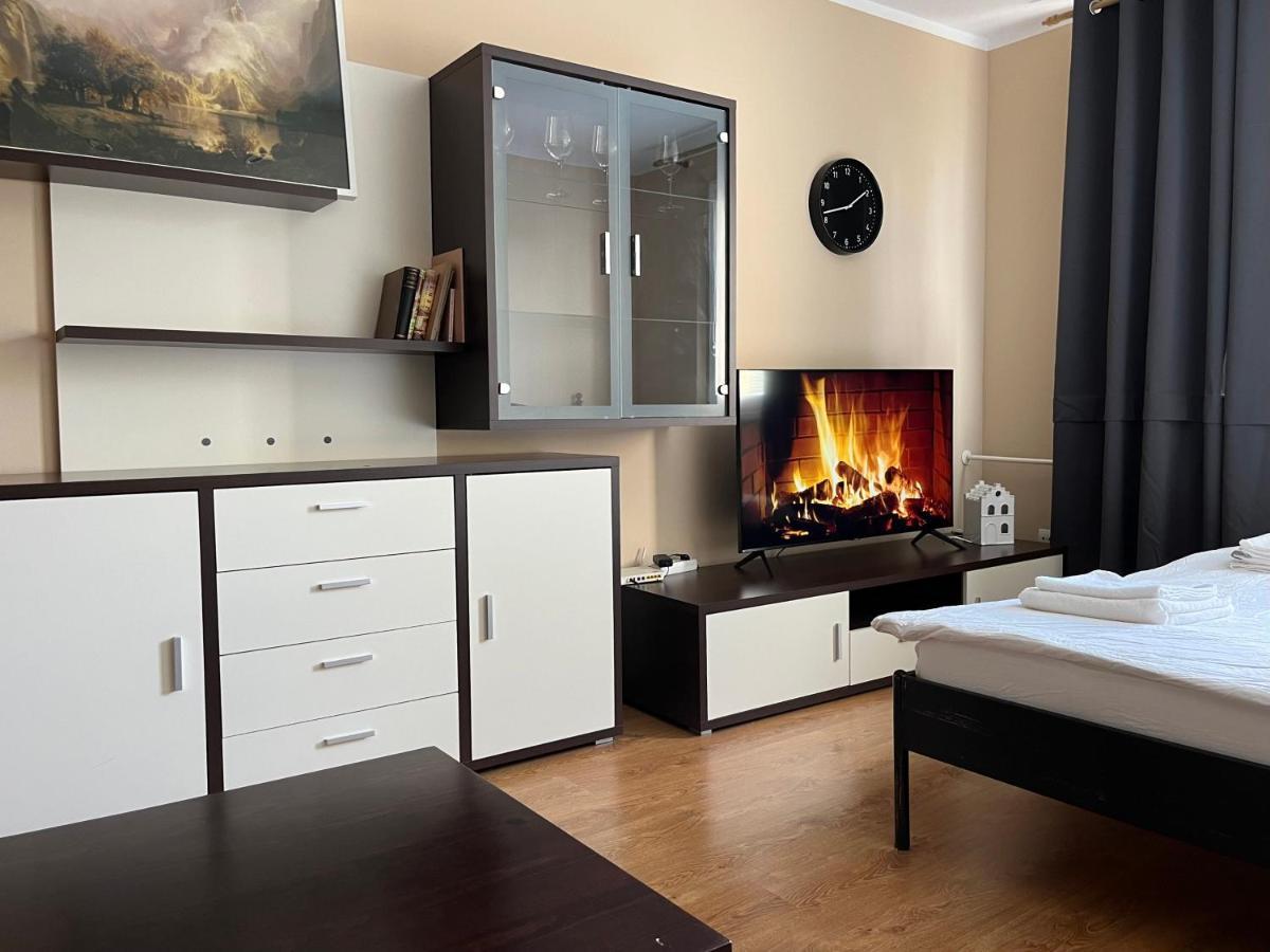 Elegant Escape Apartment - Free Parking, Easy Access To City Centre บราติสลาวา ภายนอก รูปภาพ